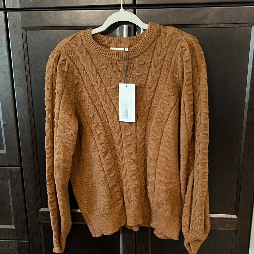 KAFFE curve  Cable Knit brown Sweater. NWT.
Fits like ladies XL
